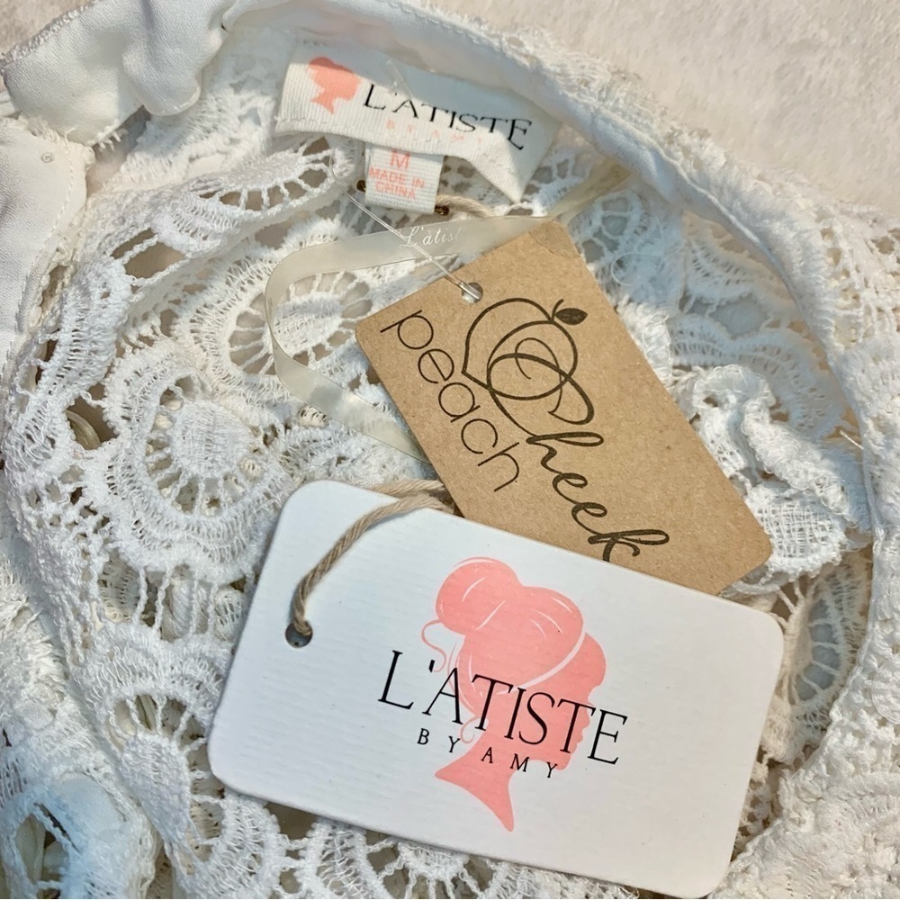 NWT L’Atiste Lace Crop Top Medium White Floral Crochet Design Lace-Up Back New - Picture 7 of 16